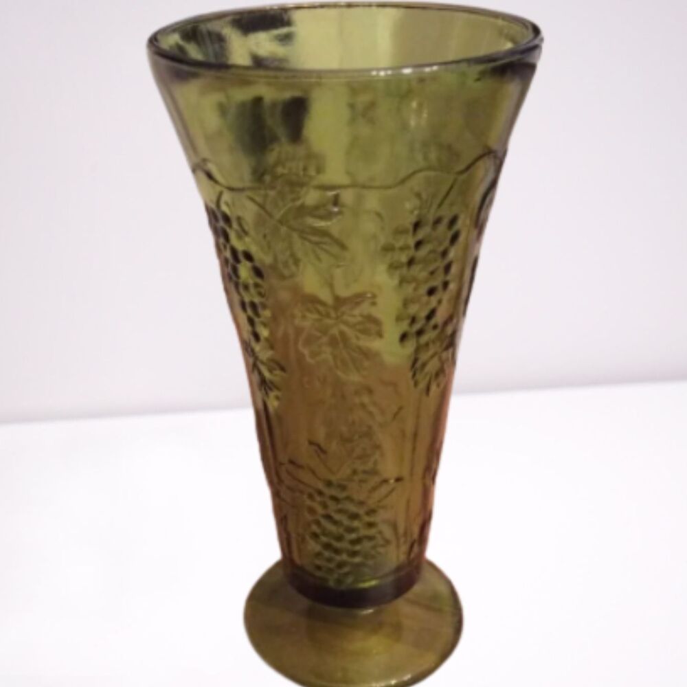 VINTAGE GREEN PRESSED GLASS VASE MADE BY INDIANA GLASS 7 3/4" tall